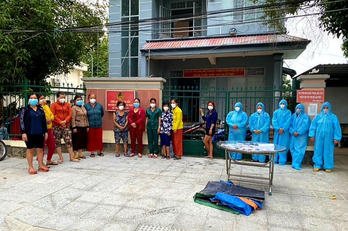 16 người đ&aacute;nh bạc tại trụ Sở C&ocirc;ng an Huyện G&ograve; Dầu. Ảnh: C&ocirc;ng an T&acirc;y Ninh