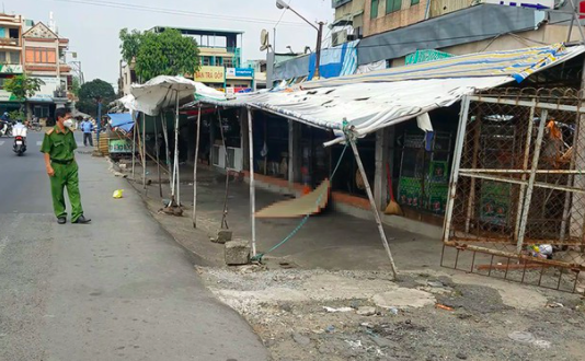 Bàng hoàng phát hiện thi thể người đàn ông trước cửa bến xe