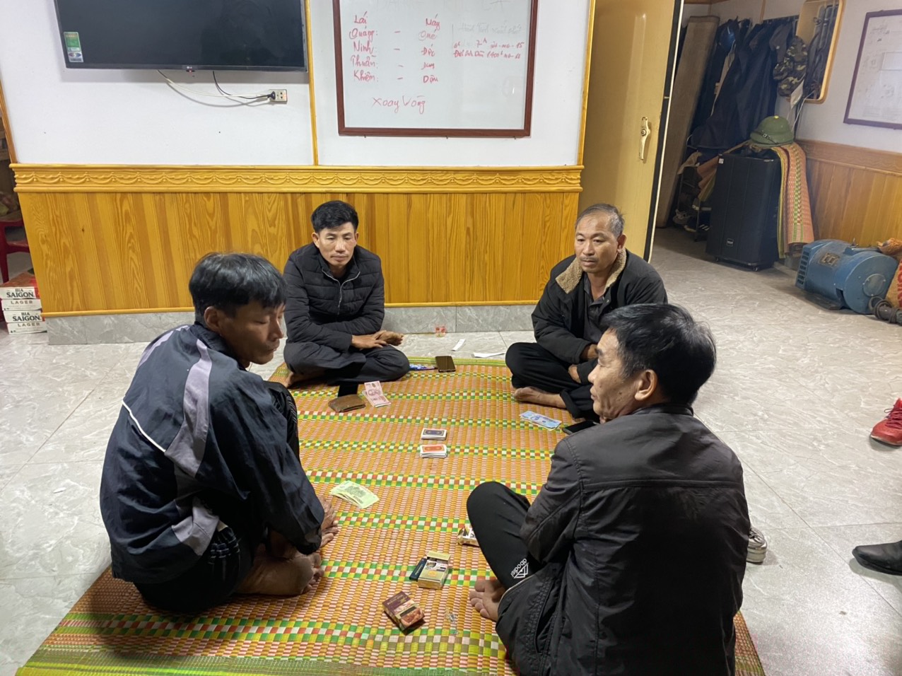 Các đối tượng tham gia đánh bạc bị phát hiện, bắt giữ quảng tang.