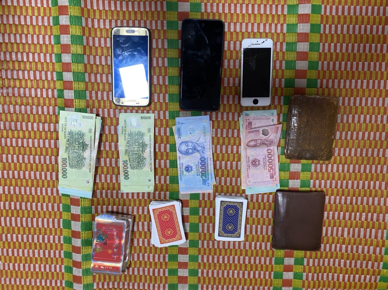 Tang vật có liên quan đến đánh bạc.