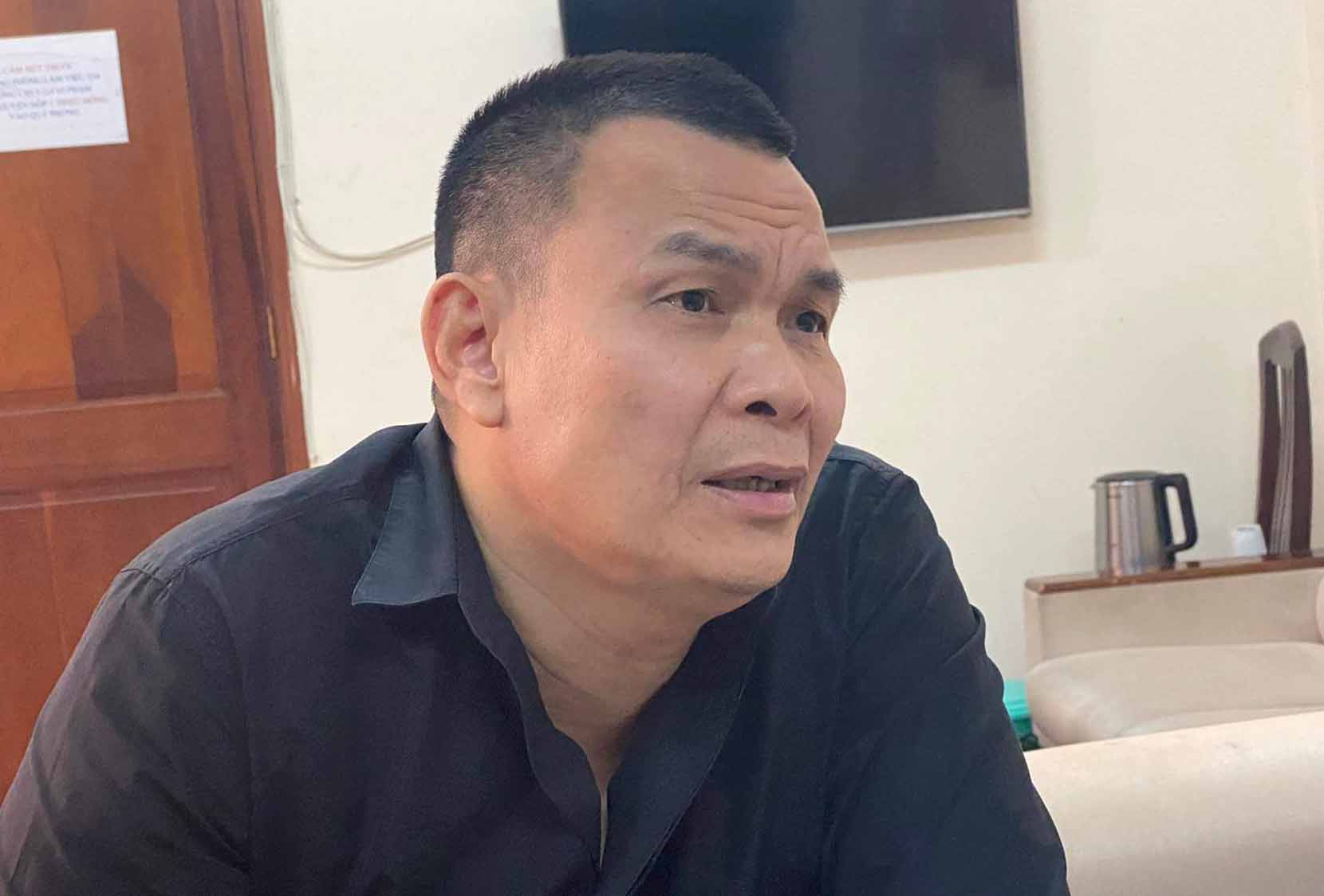 Nguyễn Văn Điền bị cảnh sát tạm giữ để điều tra về hành vi tổ chức đánh bạc.