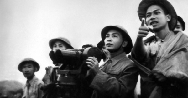 Triển lãm ảnh – thơ “Theo dấu chân Đại tướng”: Tiếng lòng hướng về vị tướng tài ba