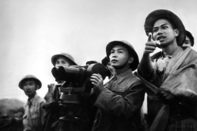 dai-tuong-vo-nguyen-giap-quan-sat-tran-dia-dien-bien-phu-nam-1954-5836