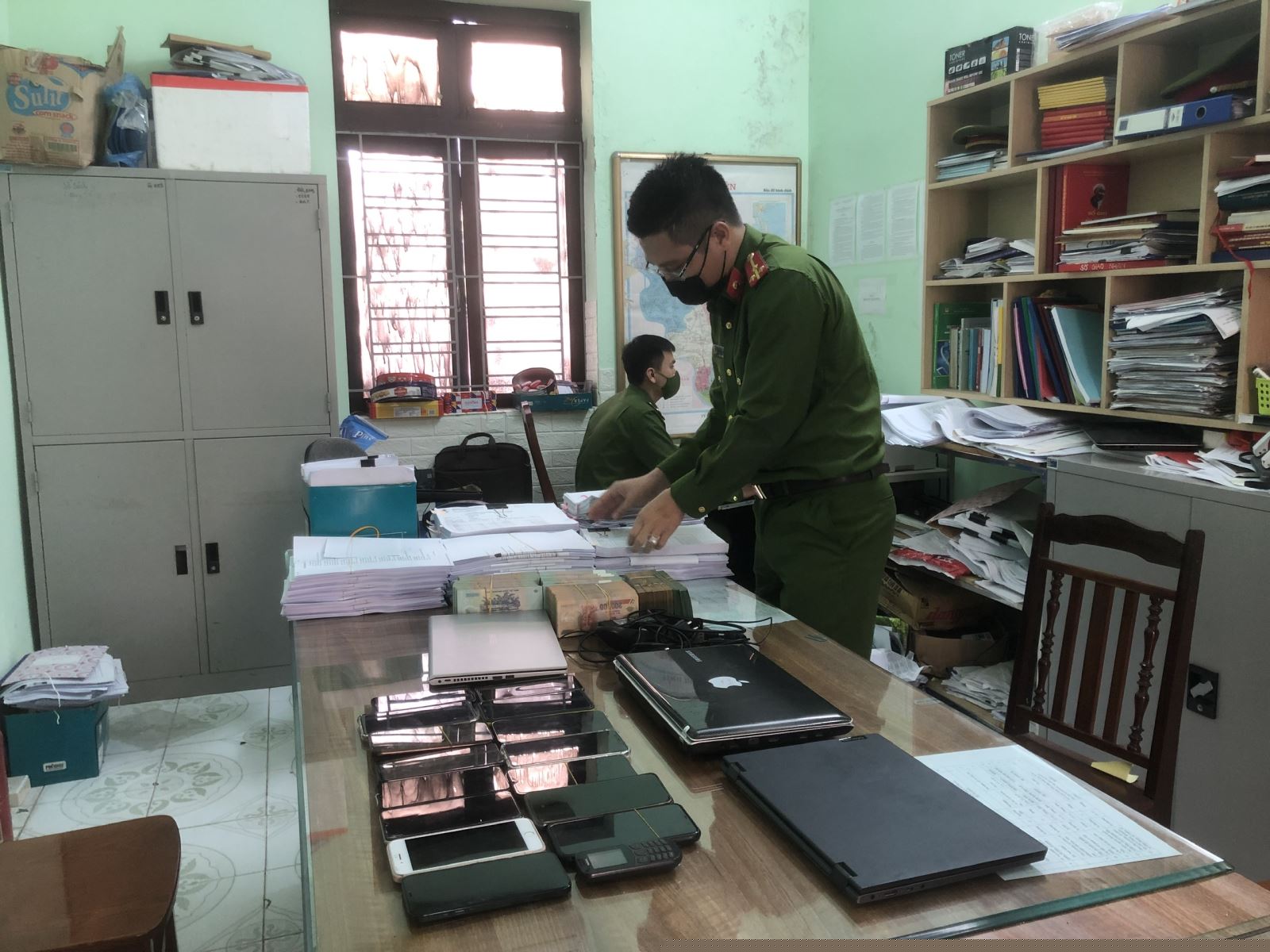 C&ocirc;ng an đang kiểm tra thu thập vật chứng