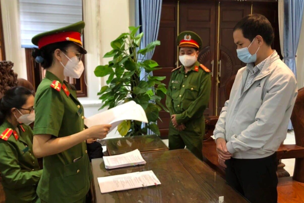 Một cán bộ địa chính bị bắt vì sai phạm đất đai