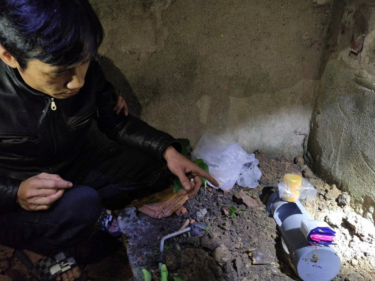 Đối tượng Hoàng Xuân Minh chỉ nơi cất giấu ma tuý