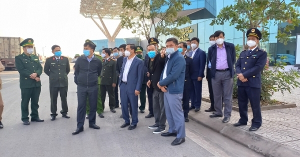 Quảng Ninh: Tìm cách hỗ trợ, giải quyết hàng mắc kẹt ở cửa khẩu Móng Cái