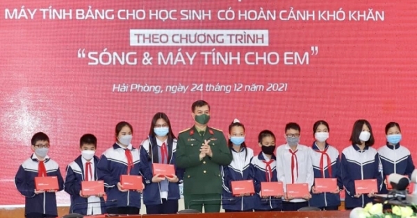 Trao gần 3.000 máy tính bảng cho học sinh có hoàn cảnh khó khăn ở Hải Phòng