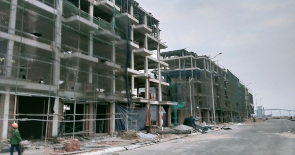 Sập giàn giáo công trình xây dựng khiến 2 người bị thương