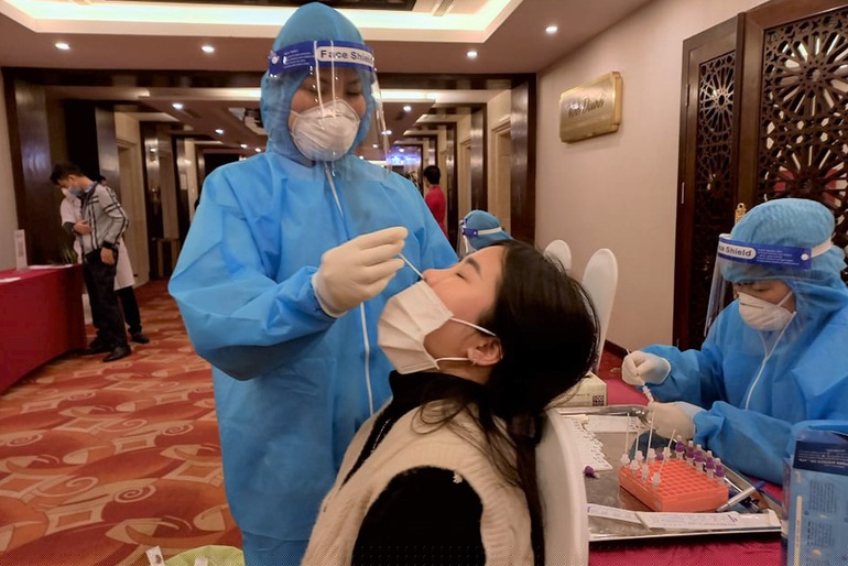 Ngành Y tế Nghệ An tăng cường truy vết, lấy mẫu xét nghiệm các điểm ghi nhận ca mắc trong cộng đồng (Ảnh: Sở Y tế Nghệ An).