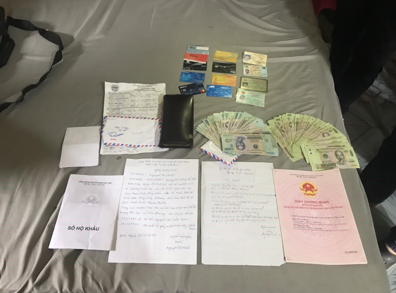 Số tang vật, t&agrave;i liệu c&oacute; li&ecirc;n quan trong chuy&ecirc;n &aacute;n.