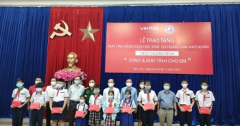 Viettel tặng hơn 2.500 máy tính bảng cho học sinh nghèo ở Bạc Liêu