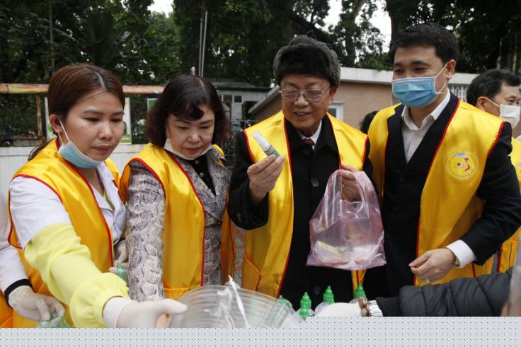 GS.TS.TTND Lê Ngọc Trọng, nguyên Thứ trưởng thường trực Bộ Y tế – Phó Chủ tịch Trung ương Hội Giáo dục chăm sóc sức khỏe cộng đồng Việt Nam (thứ 3 từ trái sang)