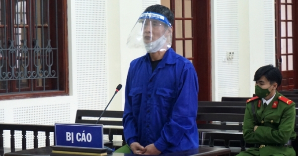 Bị đấm vì nói hỗn, cầm dao giết người