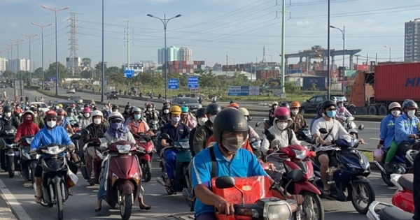 Hàng ngàn phương tiện ùn ứ khi qua cầu Rạch Chiếc