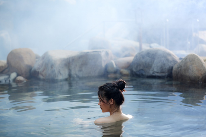 Các khu onsen của Nhật thường đặt giữa thiên nhiên.