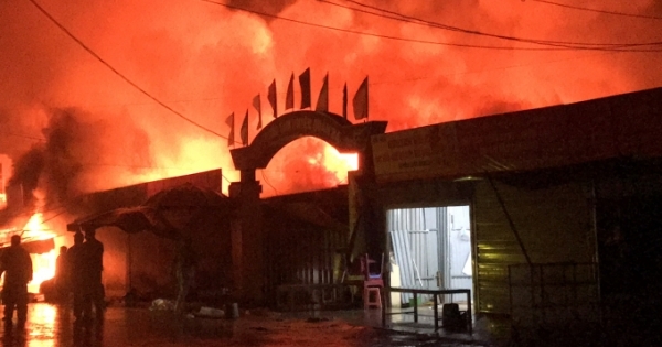 Cháy chợ huyện Quản Bạ, ước tính thiệt hại trên 10 tỷ đồng