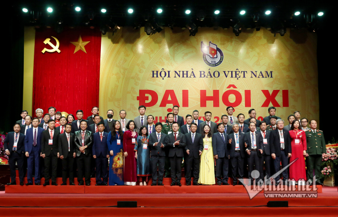 ban-chap-hanh-hoi-nha-bao-viet-nam-khoa-xi-ra-mat-dai-hoi-anh-pham-hai