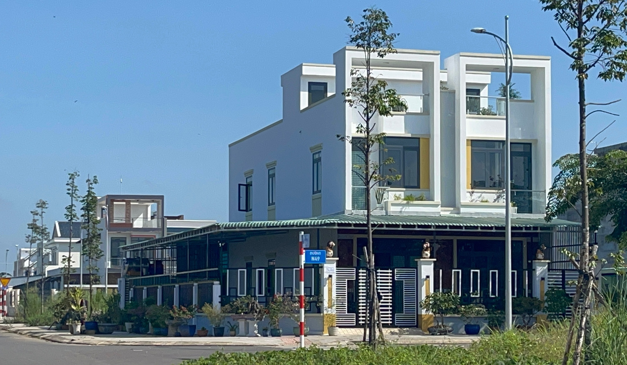 Cuộc sống nhộn nhịp tại khu tái định cư.