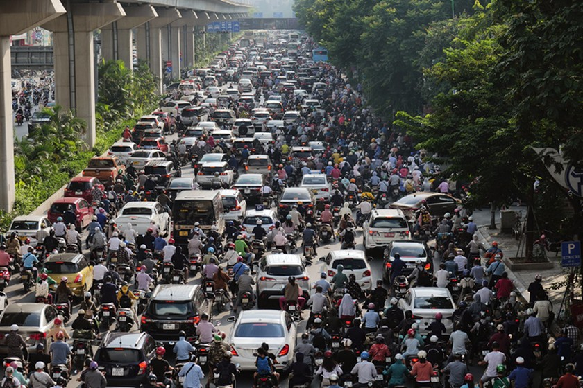 Kẹt xe tr&ecirc;n đường Nguyễn Tr&atilde;i (quận Thanh Xu&acirc;n).