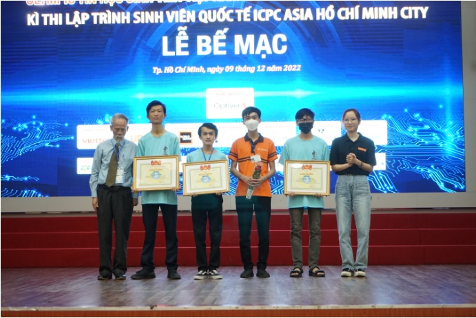 Giải nhất Cao đẳng thuộc về bạn Lương Tiến Thịnh (Cao đẳng Công nghệ Thủ Đức).