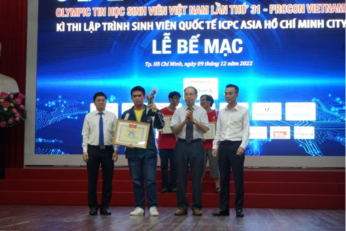 Siêu CUP OLP’22 thuộc về bạn Vũ Huy Hoàng (Trường Đại học Công nghệ - Đại học Quốc gia Hà Nội), CUP bạc OLP’21 thuộc về Nguyễn Xuân Tùng (Đại học Quốc tế - Đại học Quốc gia Thành phố Hồ Chí Minh) và Phan Trọng Nhân (Đại học Công nghệ Thông tin - Đại học Quốc gia Thành phố Hồ Chí Minh).