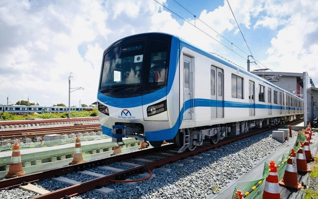 Dự kiến ngày 21/12, Metro số 1 chạy thử đoạn trên cao dài hơn 8 km, từ ga Suối Tiên đến Bình Thái.