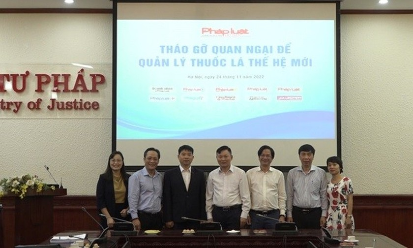 Một số đại biểu dự hội thảo &ldquo;Th&aacute;o gỡ quan ngại để quản l&yacute; thuốc l&aacute; thế hệ mới&rdquo;.