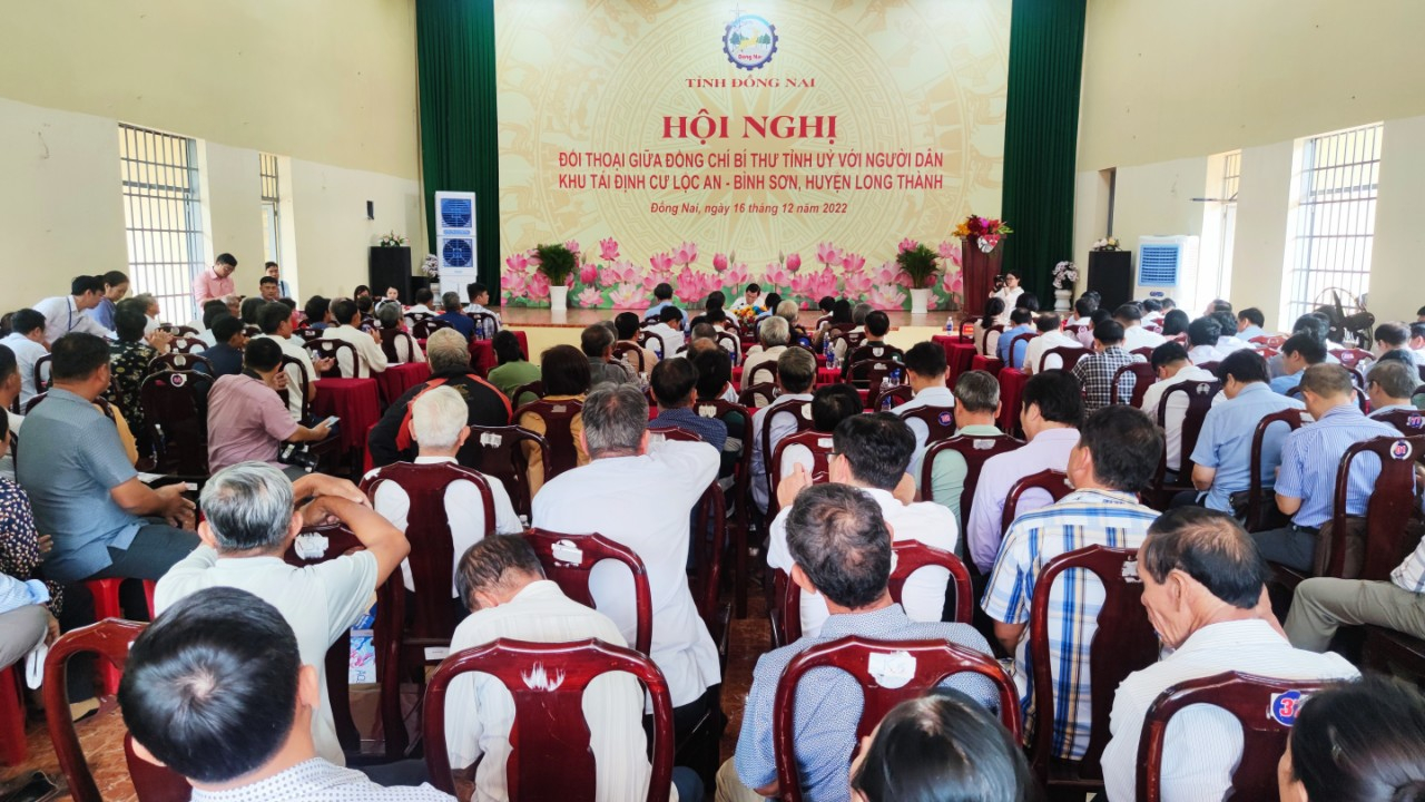 To&agrave;n cảnh buổi đối thoại.