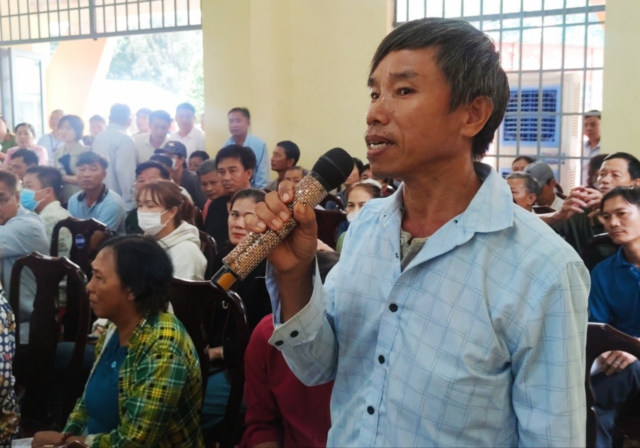 Người d&acirc;n Khu t&aacute;i định cư đưa ra nhiều &yacute; kiến c&ograve;n vướng mắc trong qu&aacute; tr&igrave;nh thực hiện dự &aacute;n.