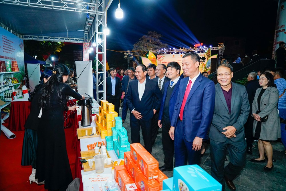 Tuần lễ thương mại, du lịch và nông sản an toàn tỉnh Sơn La tại Hải Phòng diễn ra đến ngày 19/12.