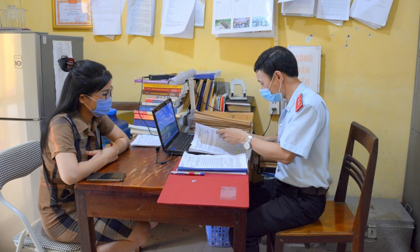 Một c&aacute; nh&acirc;n bị xử phạt v&igrave; h&agrave;nh vi vi phạm ph&aacute;p luật tr&ecirc;n mạng.