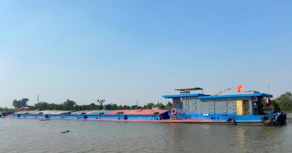 Hải Phòng: Bắt giữ phương tiện vận chuyển 1.600 tấn than xít không rõ nguồn gốc