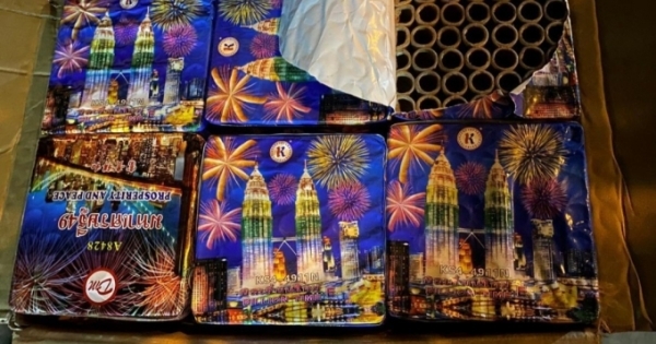 Công an thị xã Buôn Hồ bắt quả tang đối tượng tàng trữ, vận chuyển pháo trái phép