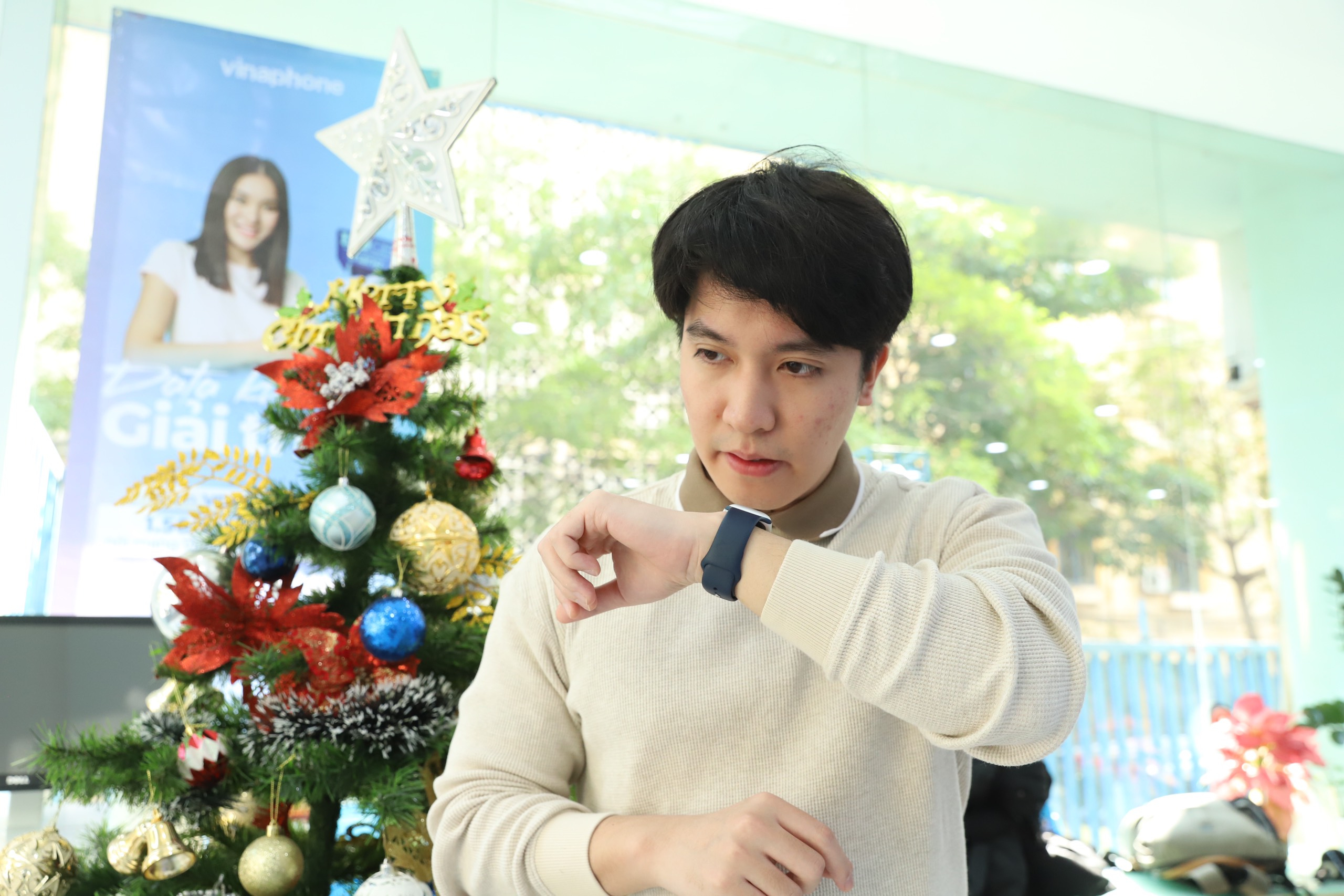 _Apple Watch sử dụng eSim của VinaPhone gi&uacute;p bạn c&oacute; thể gọi điện ở bất k&igrave; đ&acirc;u