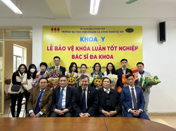 Đại học Kinh doanh và Công nghệ Hà Nội tổ chức buổi bảo vệ khóa luận tốt nghiệp ngành Y khoa