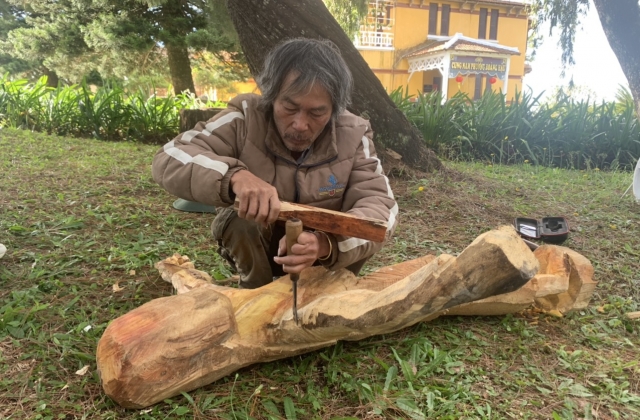 Cảm nhận con người, văn hóa Tây Nguyên qua tượng gỗ