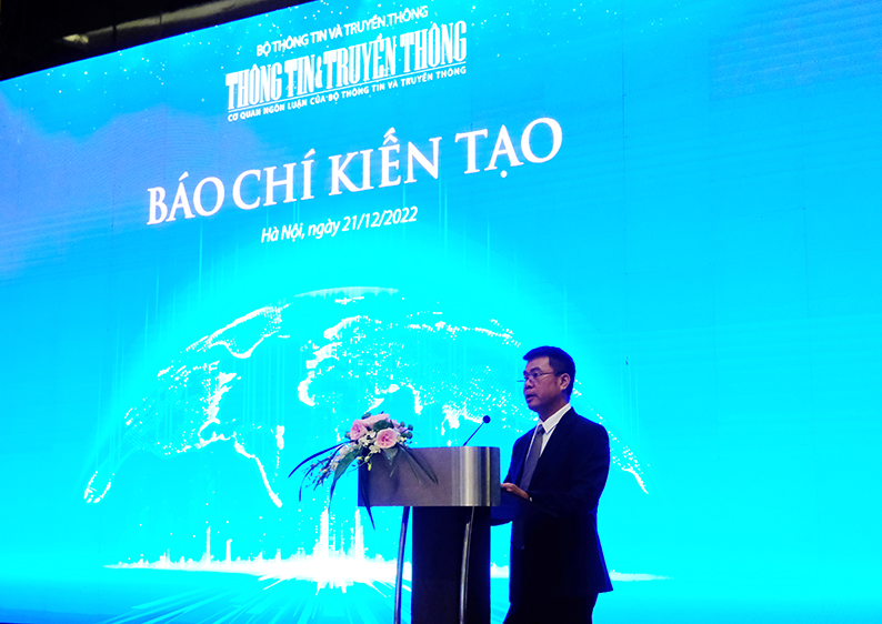 Ông Nguyễn Văn Bá, Tổng biên tập Báo VietNamNet phát biểu đề dẫn Hội thảo.