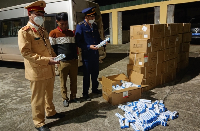 Quảng Ninh: Phát hiện xe ô tô chở khối lượng lớn bộ kit test Covid-19 không rõ nguồn gốc, xuất xứ