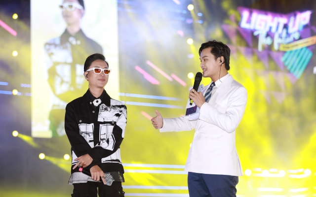 MC Phan Doanh cực ấn tượng trong sự kiện hơn 32 ng&agrave;n kh&aacute;n giả tại Th&aacute;i Nguy&ecirc;n