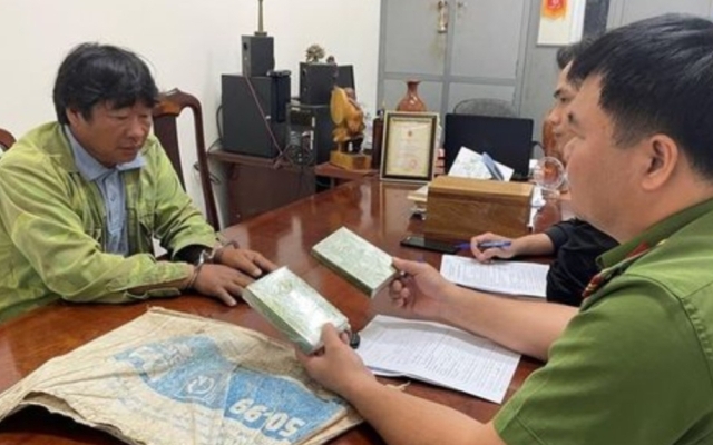 Đắk Lắk: Đối tượng vận chuyển 2 b&aacute;nh heroin đi ti&ecirc;u thụ sa lưới