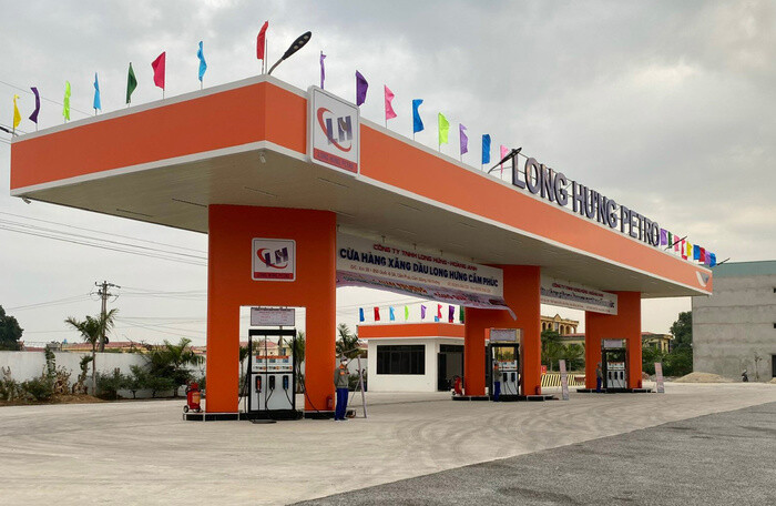Cửa h&agrave;ng xăng dầu của C&ocirc;ng ty TNHH Thương mại v&agrave; Dịch vụ Long Hưng.