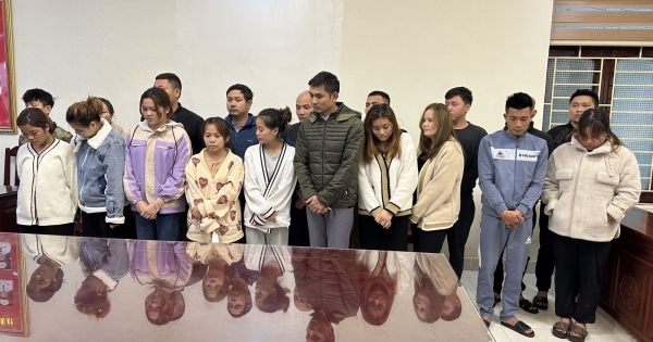 Bắt quả tang 19 nam thanh, nữ tú đang "bay lắc" ma tuý trong quán karaoke Tuấn Giang