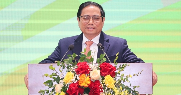 Thủ tướng: Ngành ngân hàng cần thúc đẩy chuyển đổi số, cố gắng mỗi người dân có 1 tài khoản