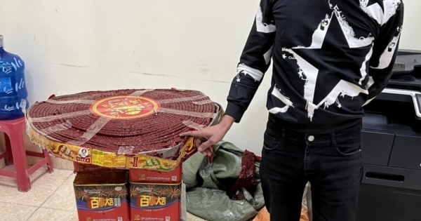 Quảng Ninh: Bắt quả tang đối tượng tàng trữ, vận chuyển 24kg pháo nổ trái phép