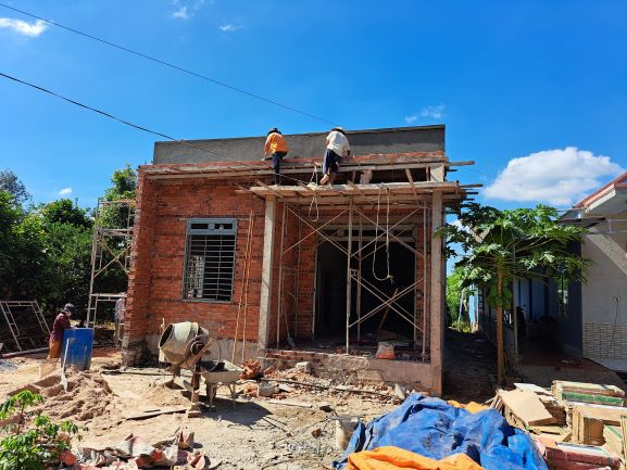 Căn nhà cũ của gia đình anh Nguyễn Minh Nghĩa - dân tộc ChơRo