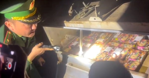 Chế thùng trên xe đầu kéo, vận chuyển 60 kg pháo nổ vượt biên