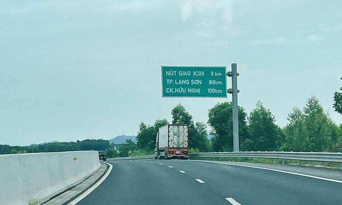 Tuyến đường cao tốc Lạng Sơn - Bắc Giang (ảnh: Phượng Nguyễn).