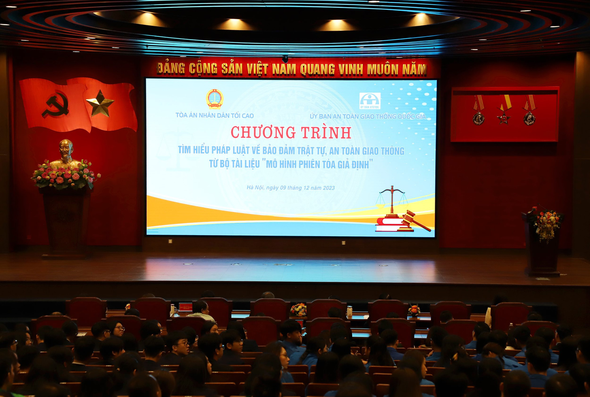 oàn cảnh Chương trình tìm hiểu pháp luật về bảo đảm trật tự an toàn giao thông từ Bộ tài liệu