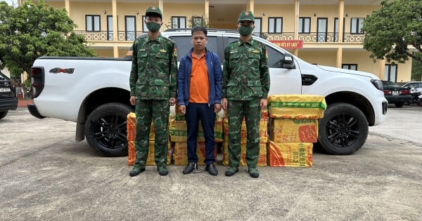 Quảng Ninh: Bắt giữ trưởng thôn vận chuyển gần 200 kg pháo lậu